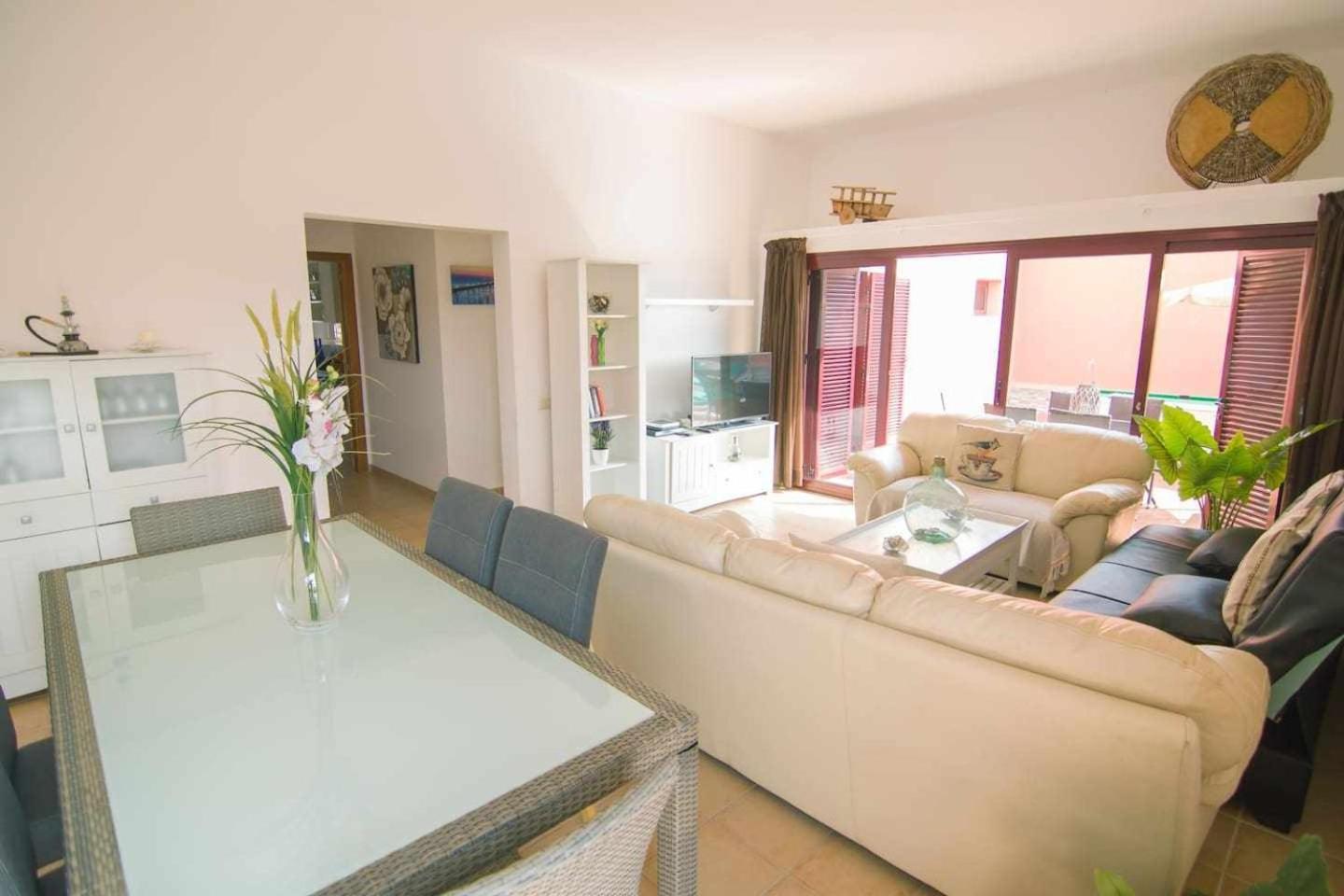 Villa Anju Villas, Tamara Corralejo